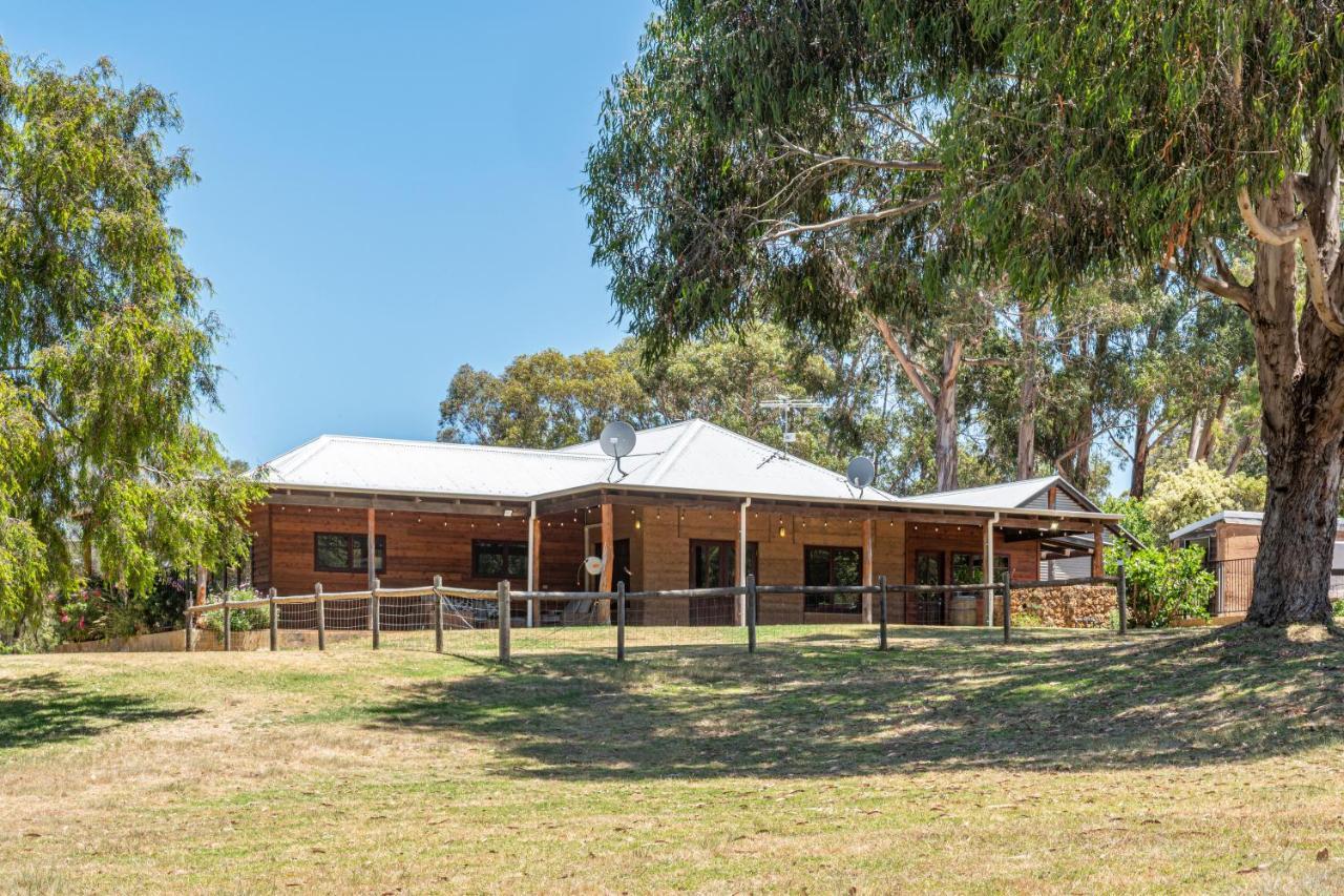 Island Brook Estate Vineyard And Chalets Yelverton Exterior foto